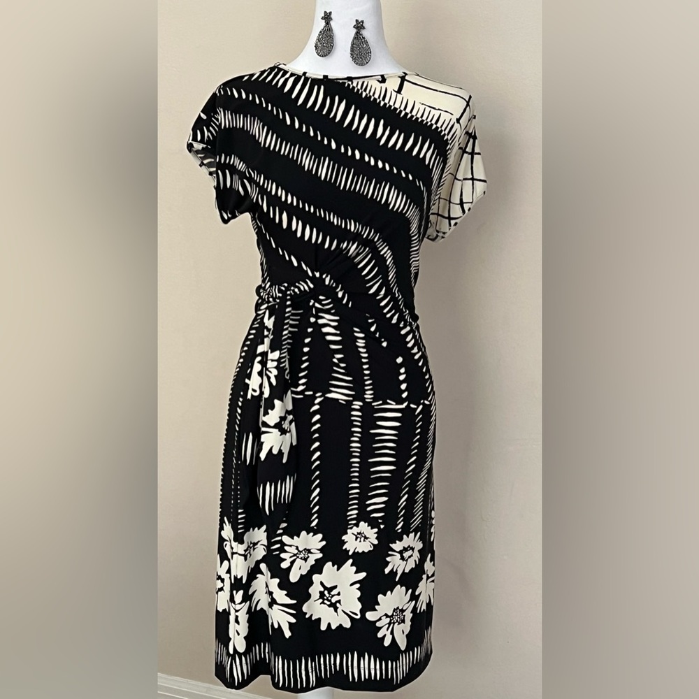 Donna Morgan Short Sleeve Twist Tie Black and Cream Dress Size 4